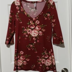 3/4 sleeve floral v neck top